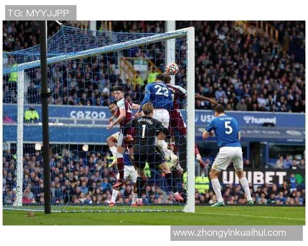 西汉姆联主场迎战哈德斯全力争胜力争积分榜上升